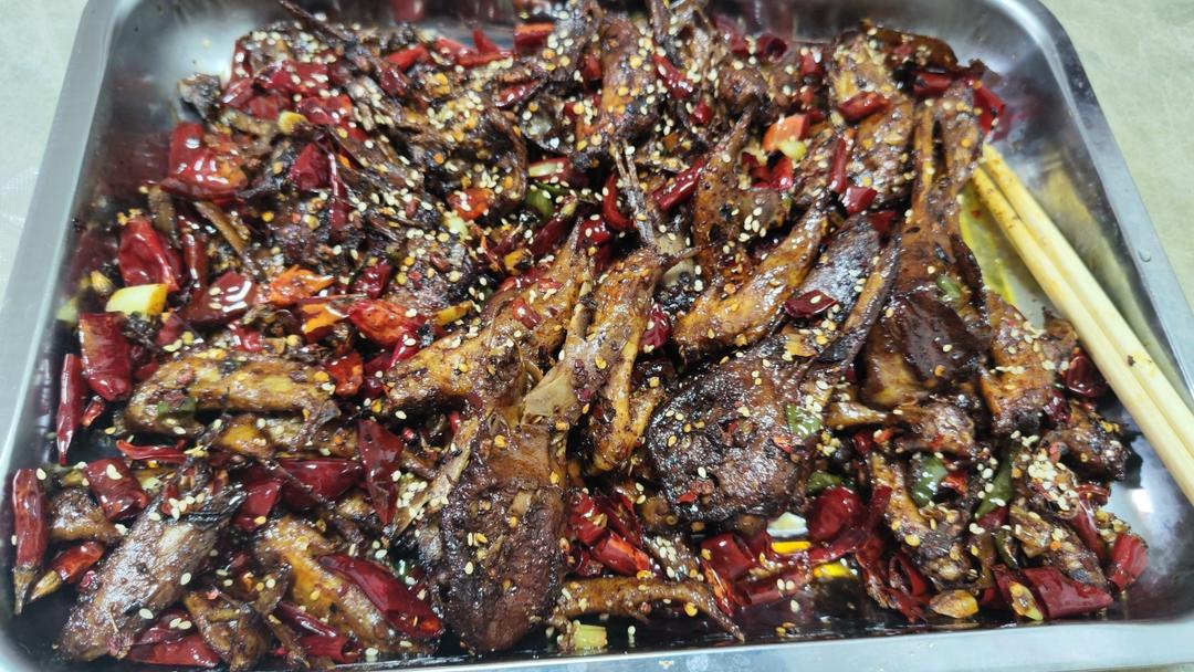 麻辣干锅鸭头｜麻辣过瘾，越啃越香 超级好吃