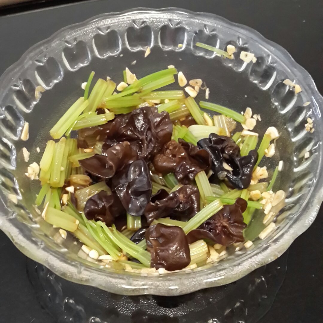 黑木耳拌西芹