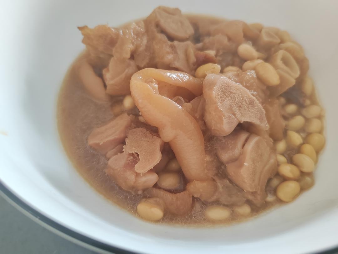 流口水的黄豆炖猪蹄