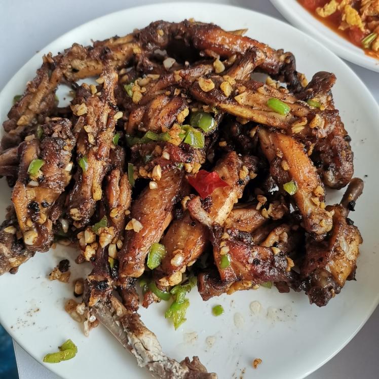 味道超好的蒜蓉鸡翅的做法