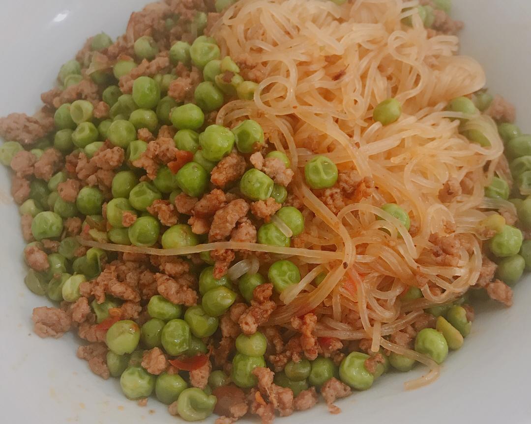 销魂豌豆肉末炒粉丝（魔芋粉丝版本）的做法