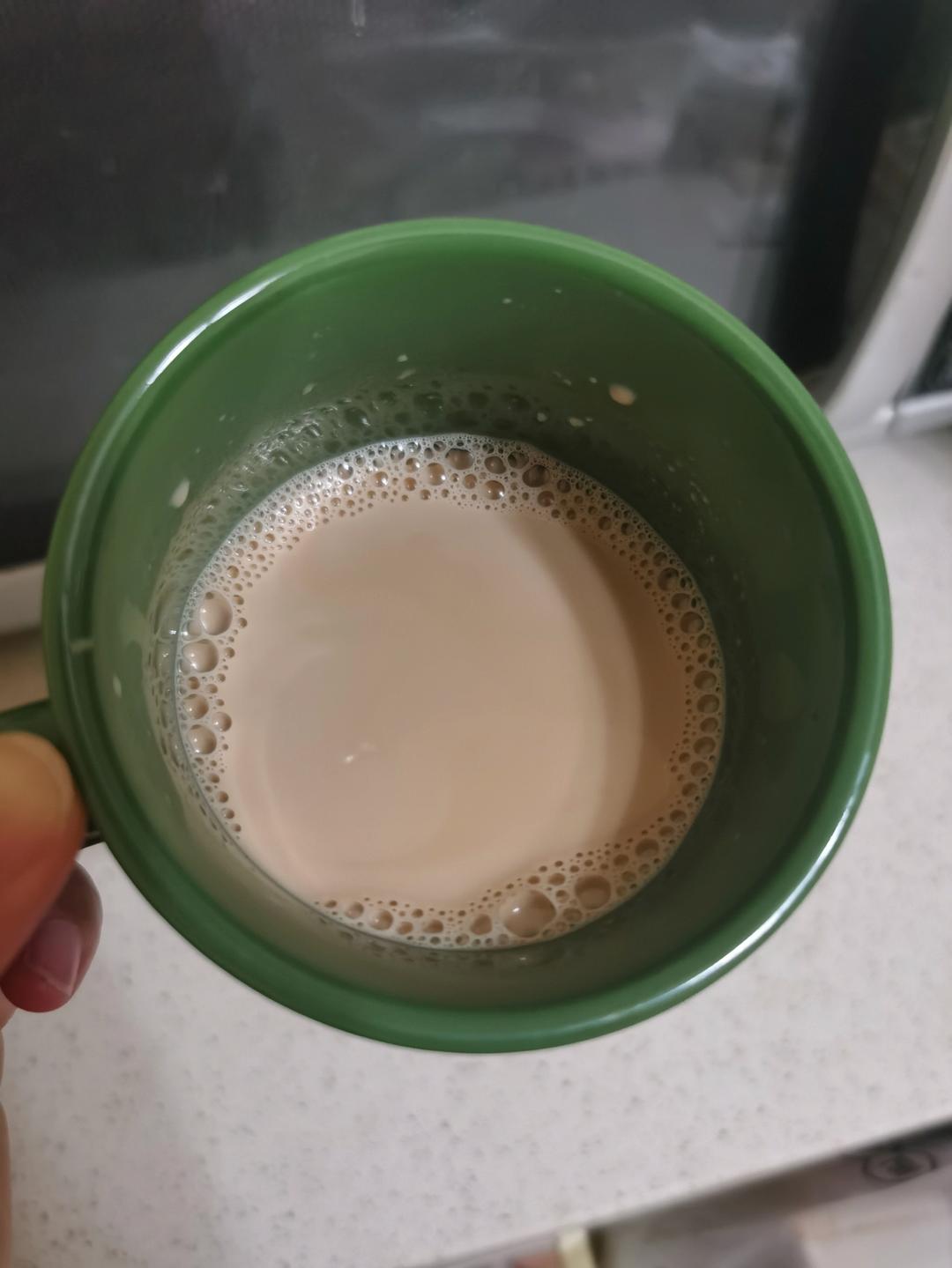 巧用保温杯做零添加香醇红茶拿铁