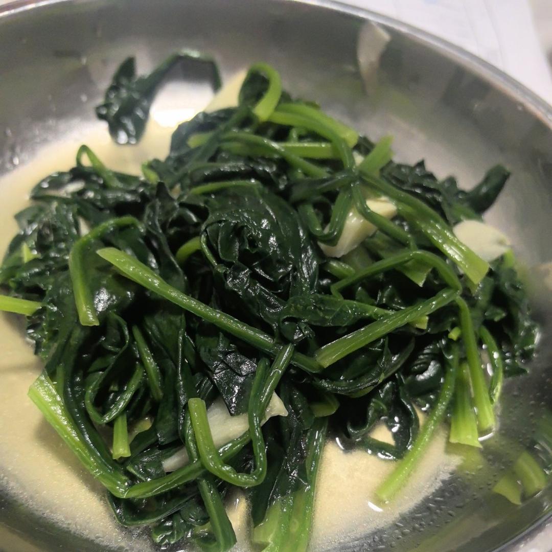 不涩口又嫩的清炒菠菜