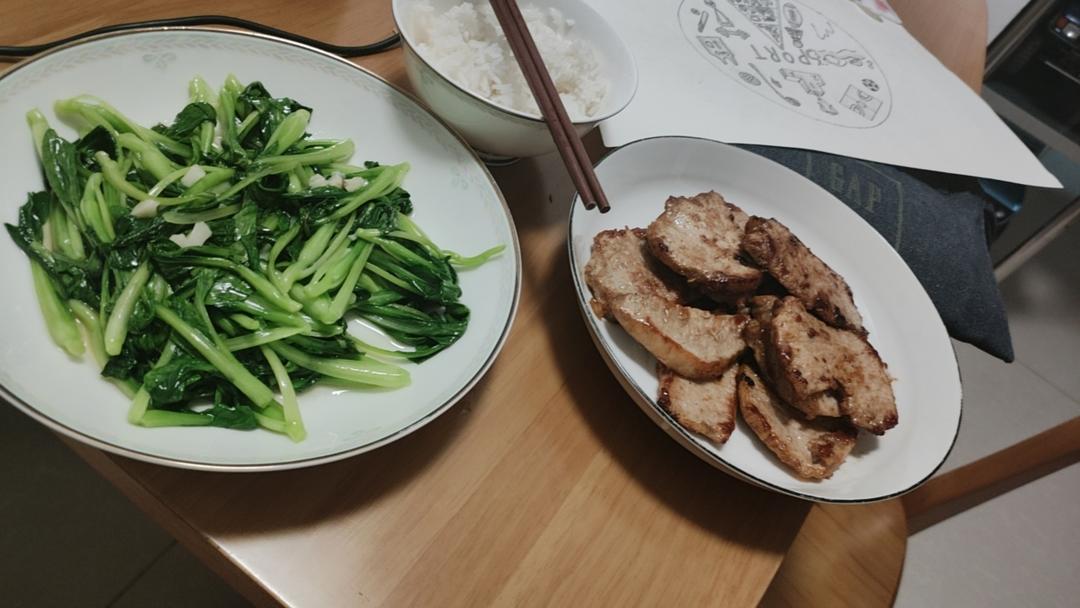 煎猪扒（超简单）和其他的猪扒在这食谱的最下面
