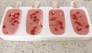 夏日透心凉草莓冰棍的做法 步骤5