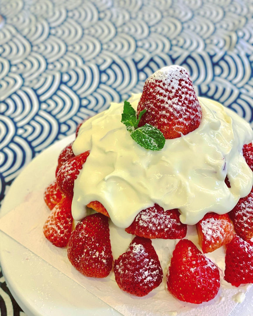 曼食慢语丨草莓芝士雪山蛋糕