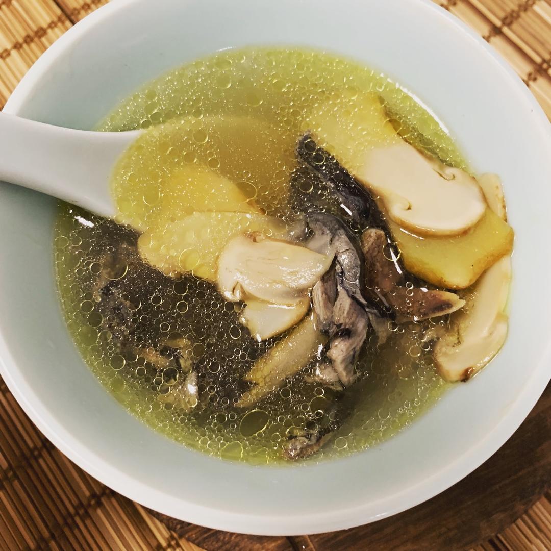 鲜松茸土鸡汤
