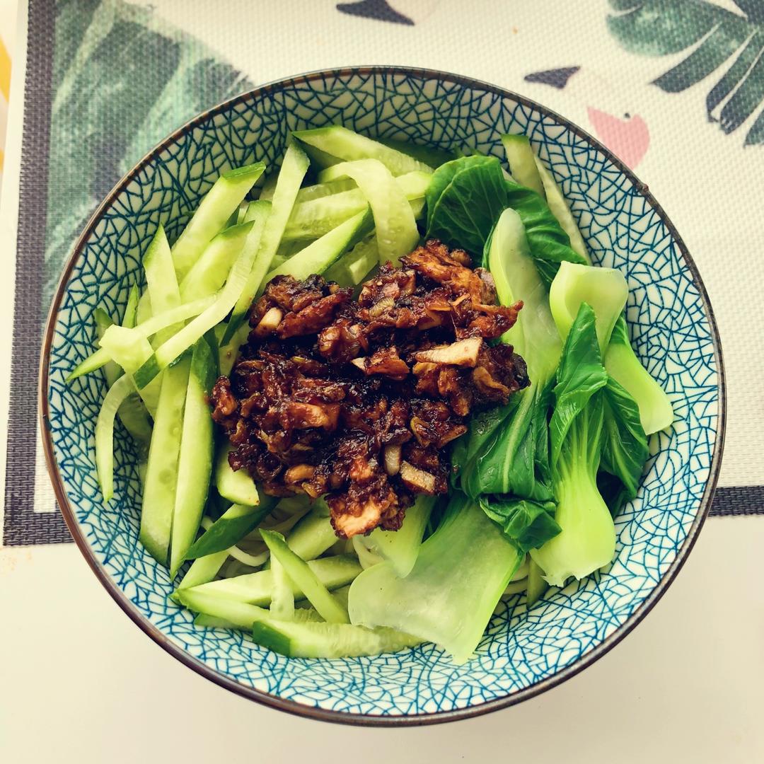 鸡蛋炸酱面
