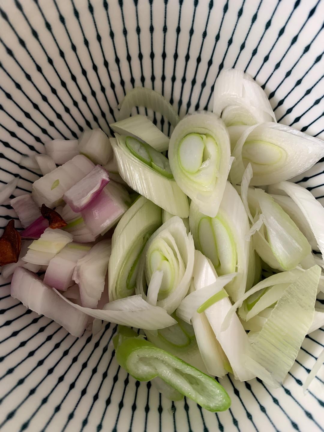 快手版肥肉烧红薯粉的做法 步骤1