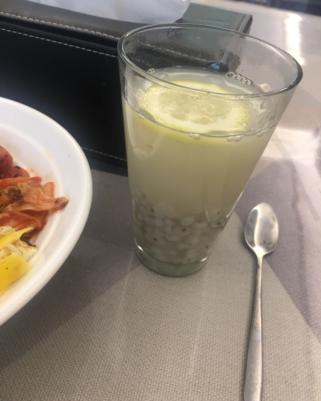养颜柠檬薏米水