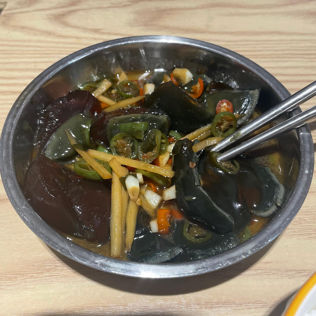 【凉拌皮蛋】酱汁这样调，好吃又爽口，美味翻倍