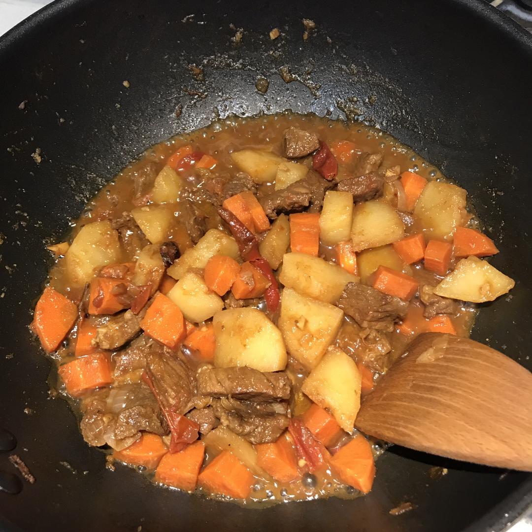 红烧牛肉土豆 （独家秘制）