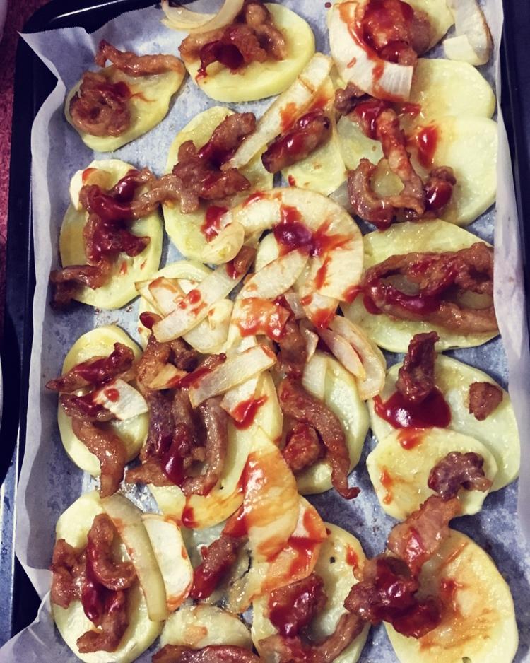 蜜汁五花肉烤土豆