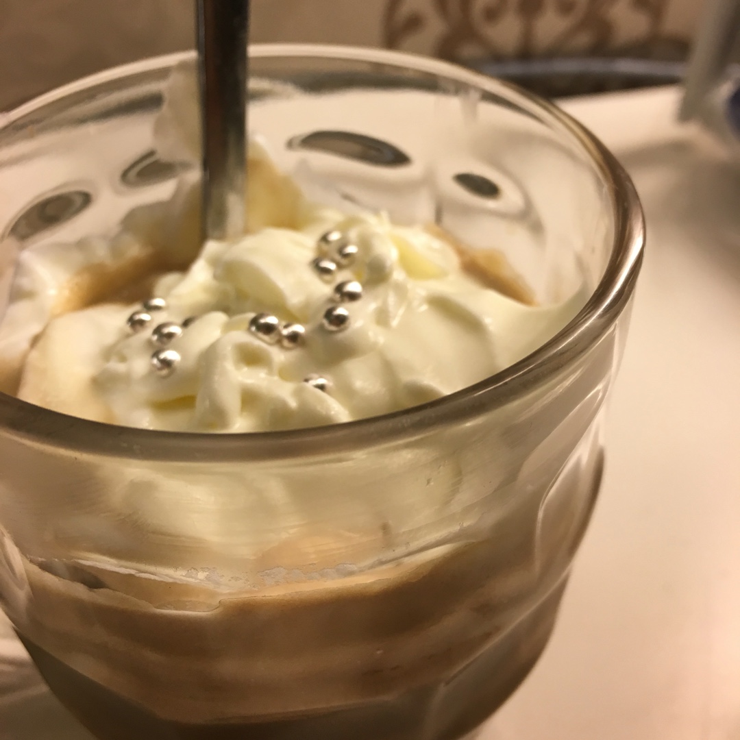 摩卡咖啡
喝第一口，突然想哭
因为感觉到了星巴克的味道
