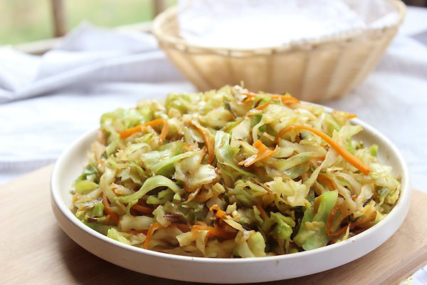 王光光光光做的胡萝卜炒肉丝卷心菜