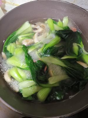 鲜蘑菇青菜汤的做法 步骤4