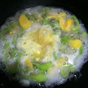 简单的晚餐～丝薯蛋粉汤的做法 步骤5