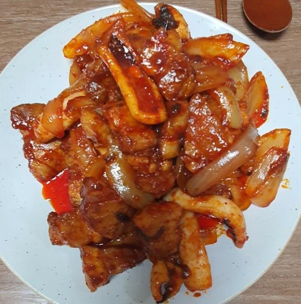 오징어 제육볶음
韩式五花肉炒鱿鱼오삼불고기的做法