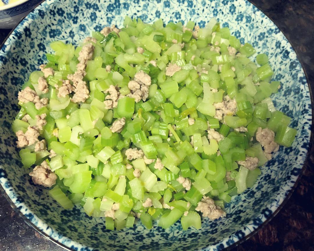 托牌夏日清爽肉末芹菜🥙