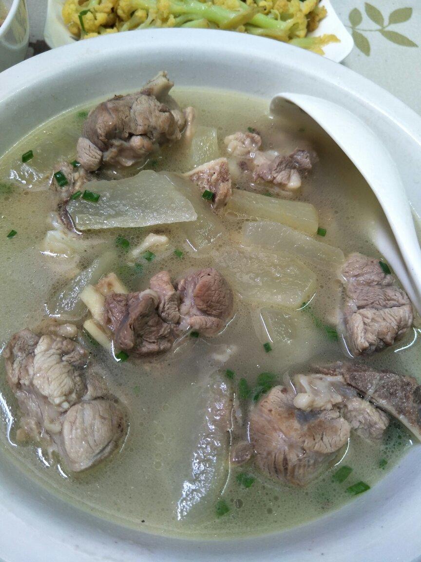 离火阁做的雪莲果排骨汤