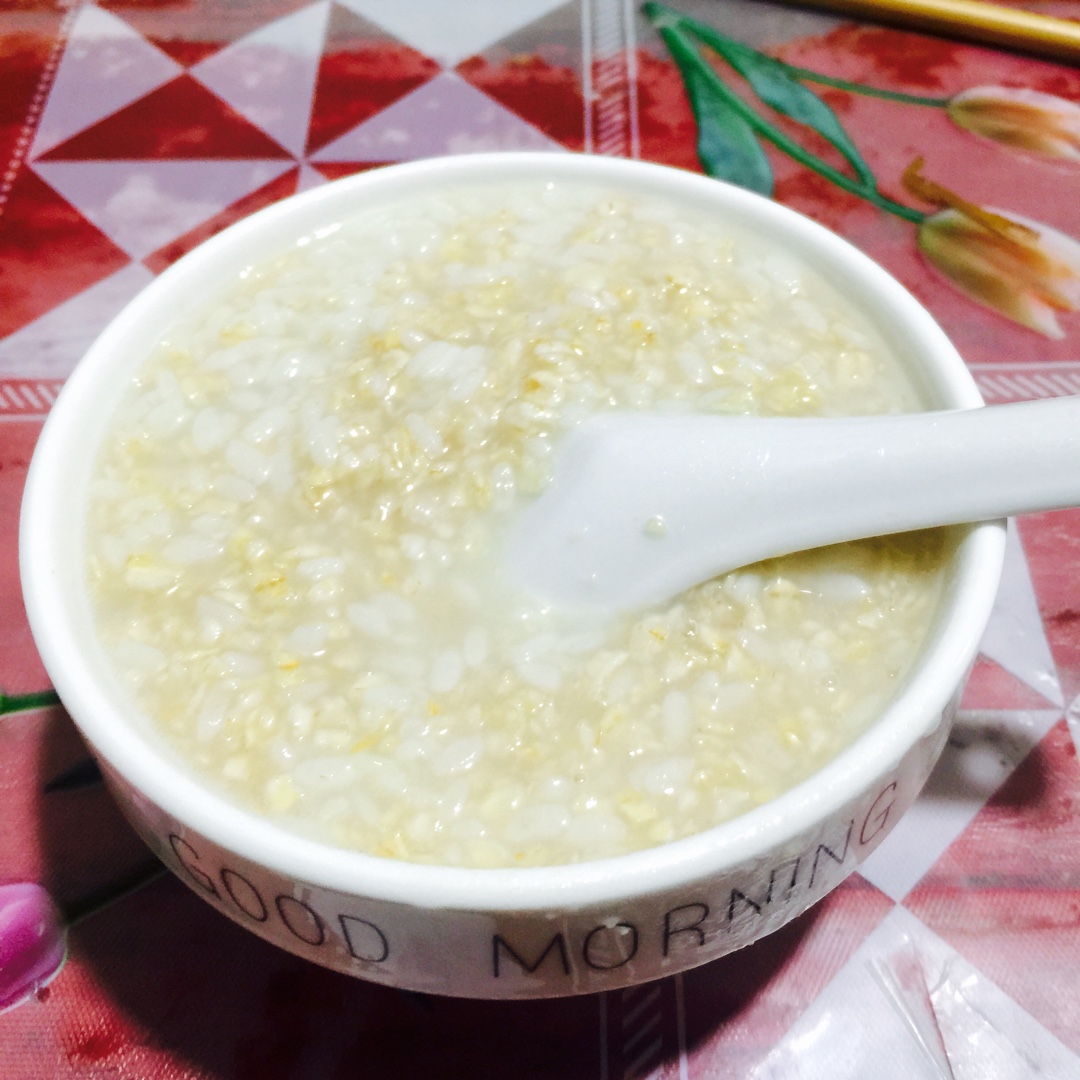 王山而is小冰棍做的酒酿燕麦粥