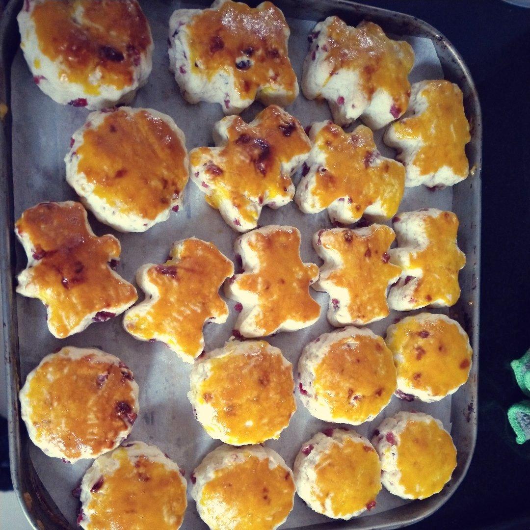 【视频】3分钟 奶油司康Scone(可能是世界上最快手的司康) 消耗淡奶油～