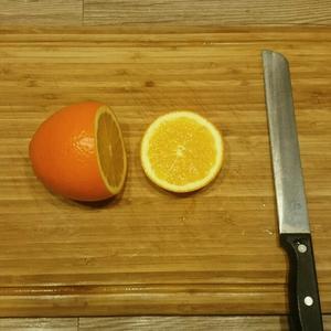 治咳嗽良方—盐蒸橙子的做法 步骤1