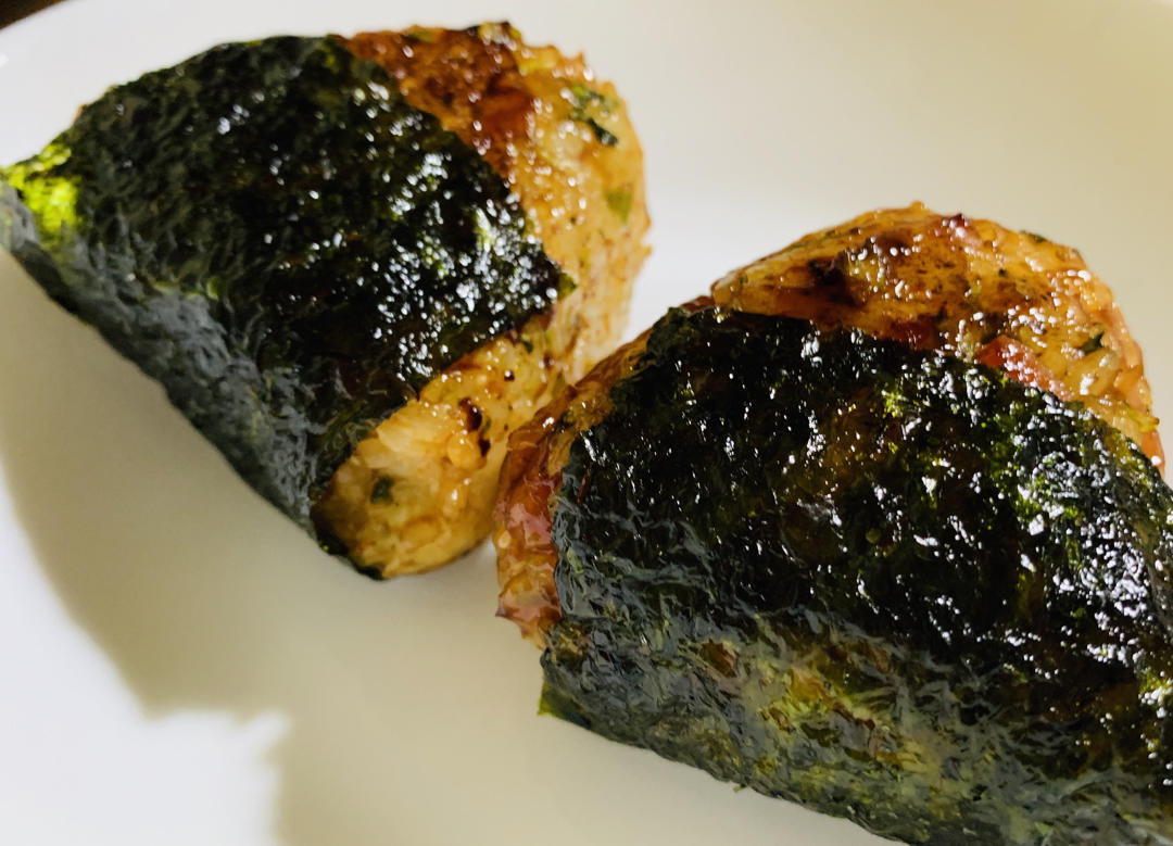 剩米饭这样做好吃好吃到转圈圈，自制日式海苔饭团