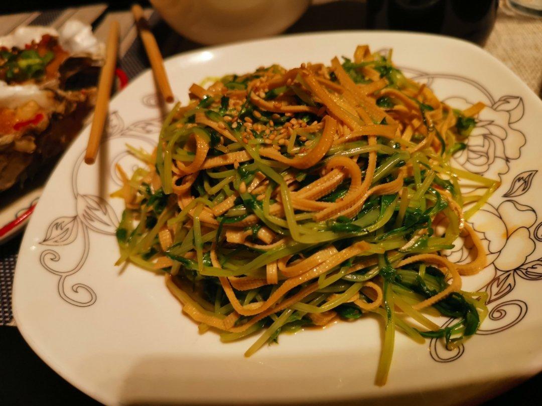 豌豆苗拌豆腐丝