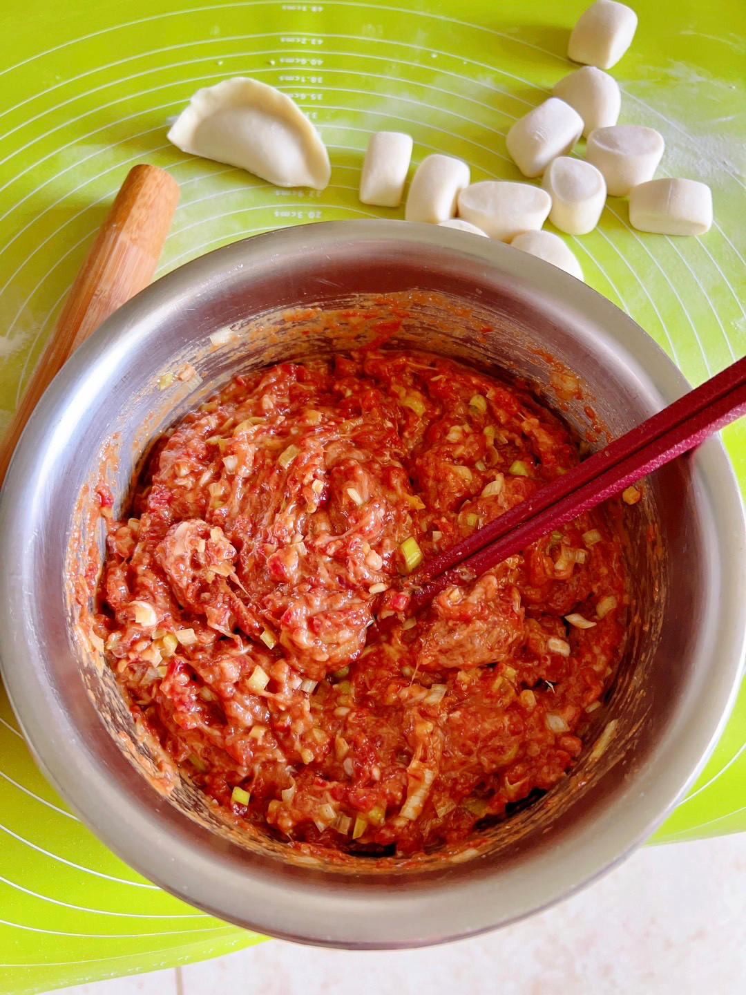 好吃的牛肉馅饺子 也可以用来拌猪肉馅