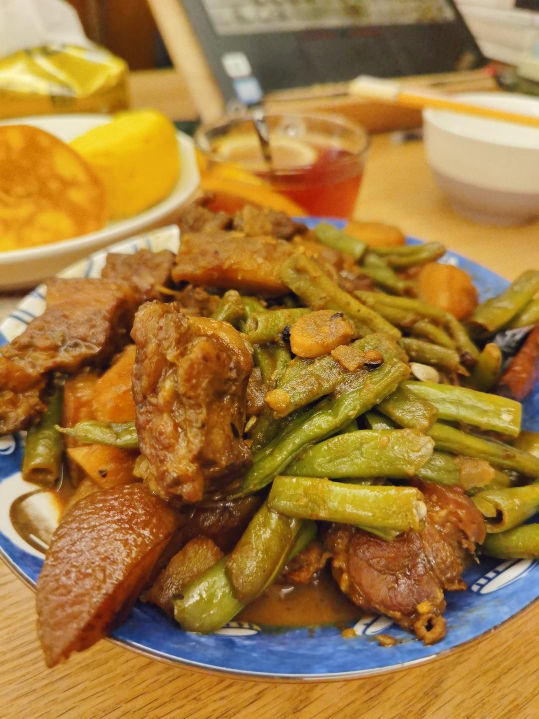 硬菜代表--排骨炖豆角土豆（豆角焖面胚子）