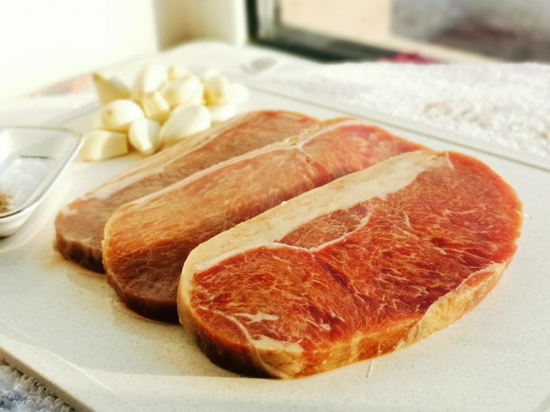黑胡椒金蒜牛肉粒