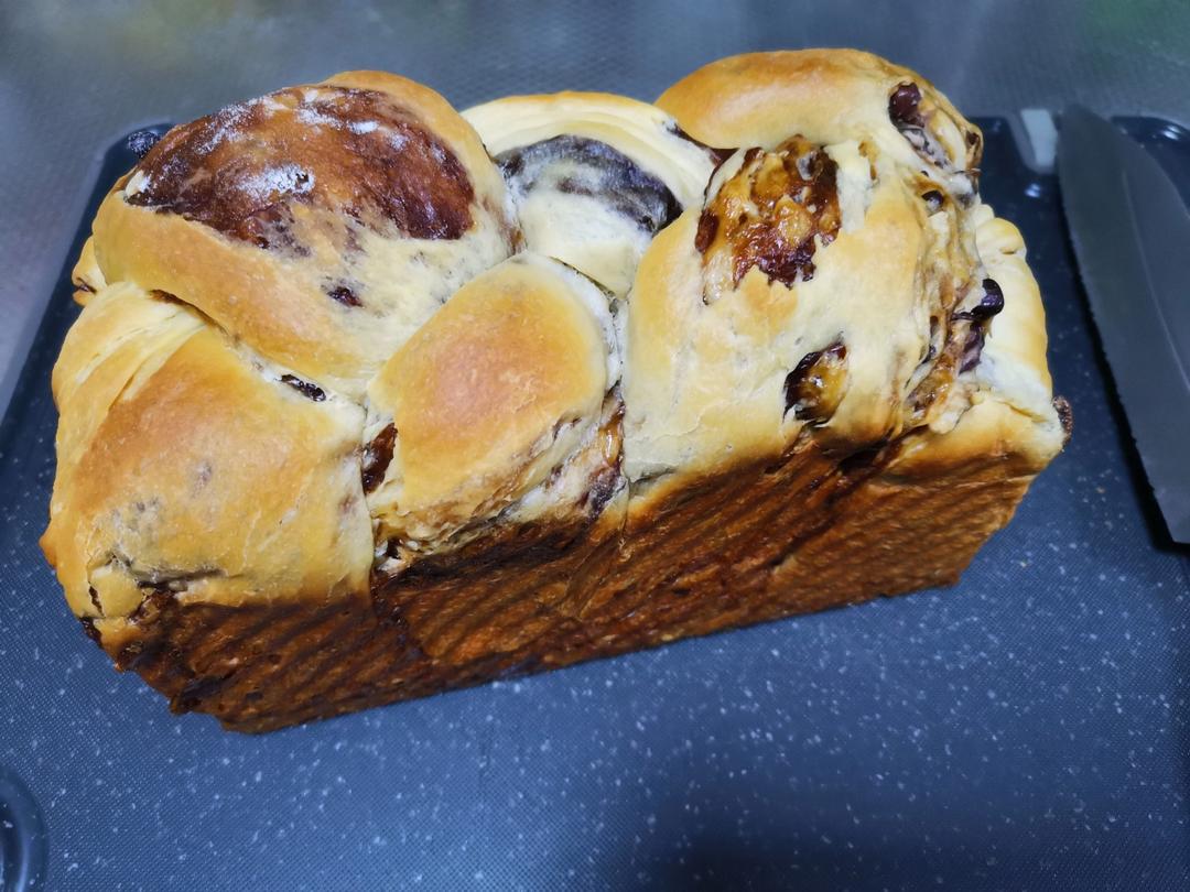 双重拉丝的红糖麻薯葡萄干核桃吐司