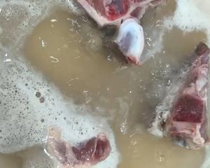 花生莲藕猪骨汤的做法 步骤1