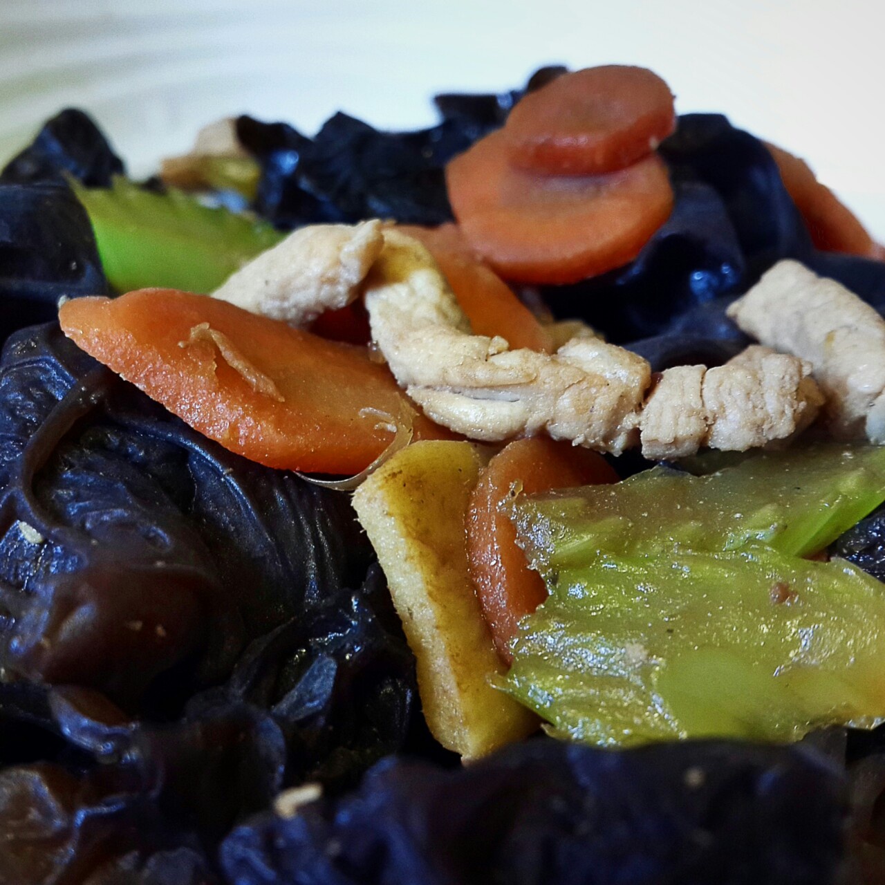 芹菜木耳炒肉丝