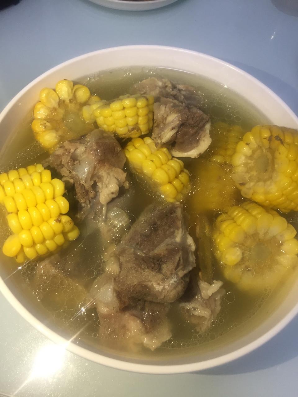 筒子骨玉米萝卜汤