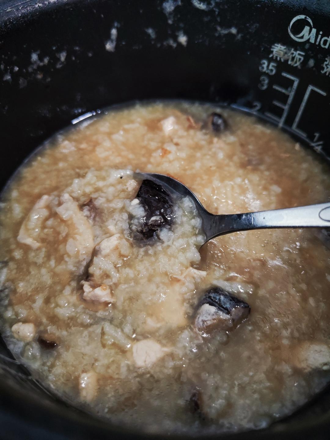 小孩大人都爱吃的潮汕砂锅鸡粥