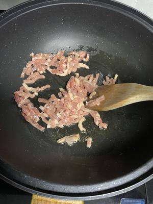 西芹炒牛肉丝的做法 步骤4