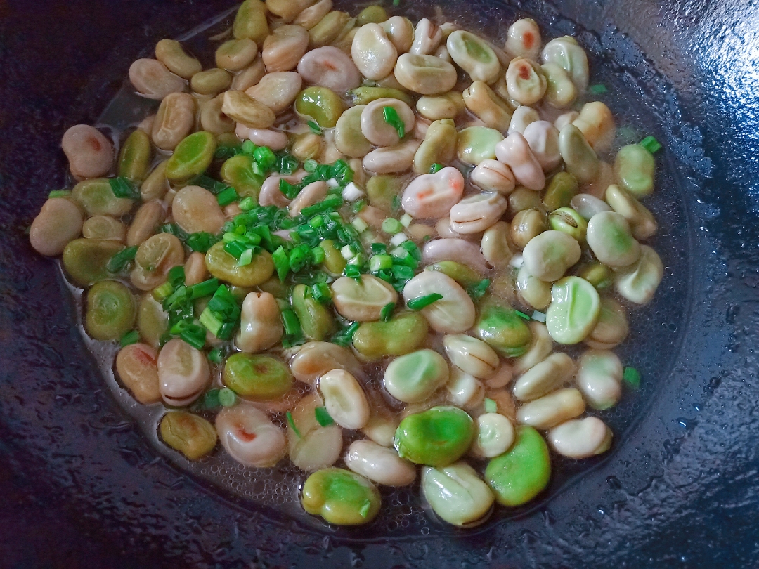 葱油蚕豆的做法 步骤7