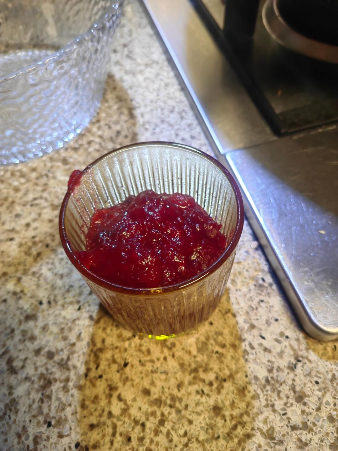 熬制新鲜的蔓越莓果酱的做法