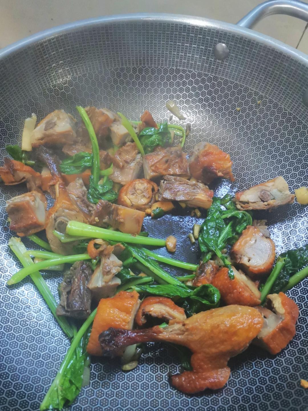 芹菜烧鸭