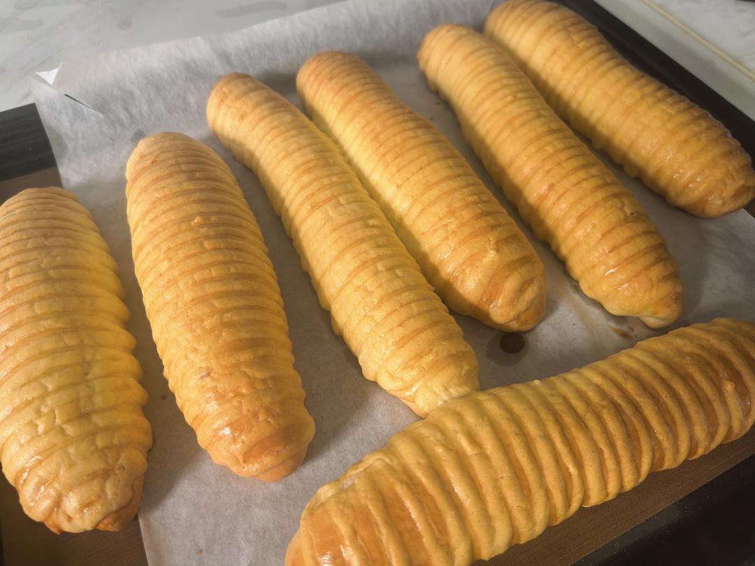 面包房里最受欢迎的毛毛虫面包