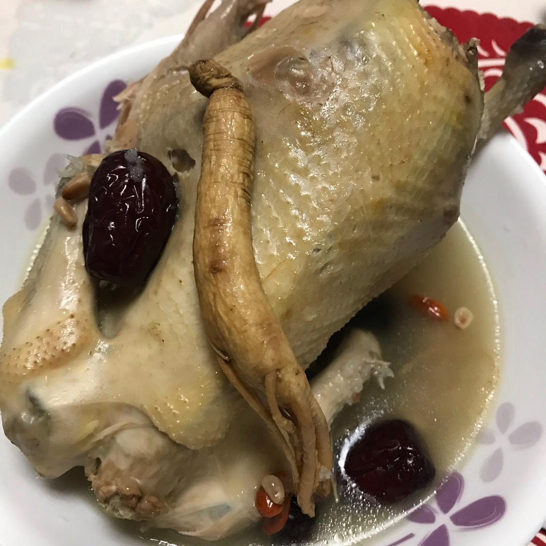 韩国传统参鸡汤（삼계탕)