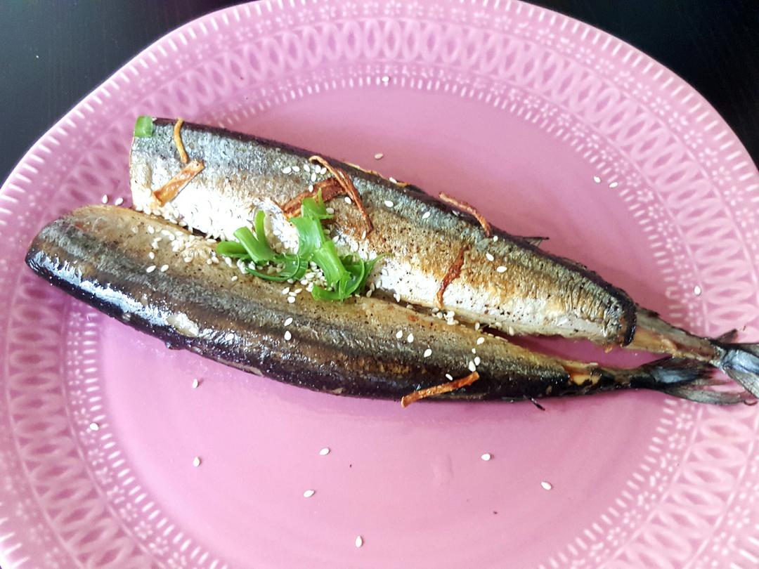 煎秋刀鱼