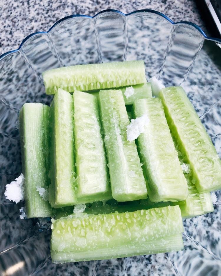 黄瓜拌白糖