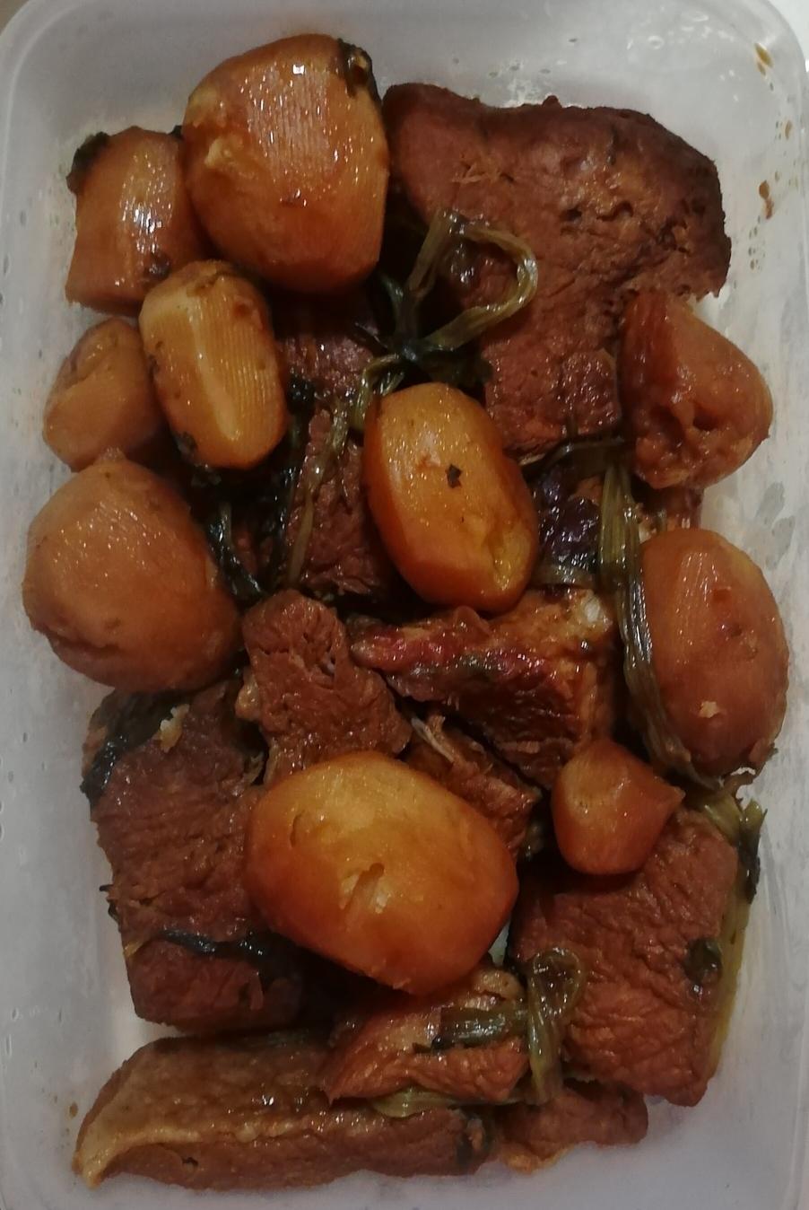 超级好吃的酱肉土豆芹菜的做法