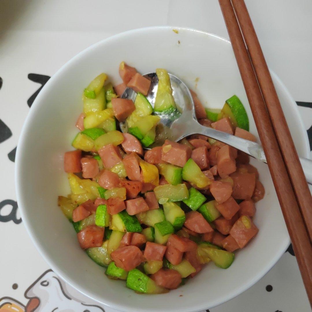 超简单的西葫芦炒火腿肠