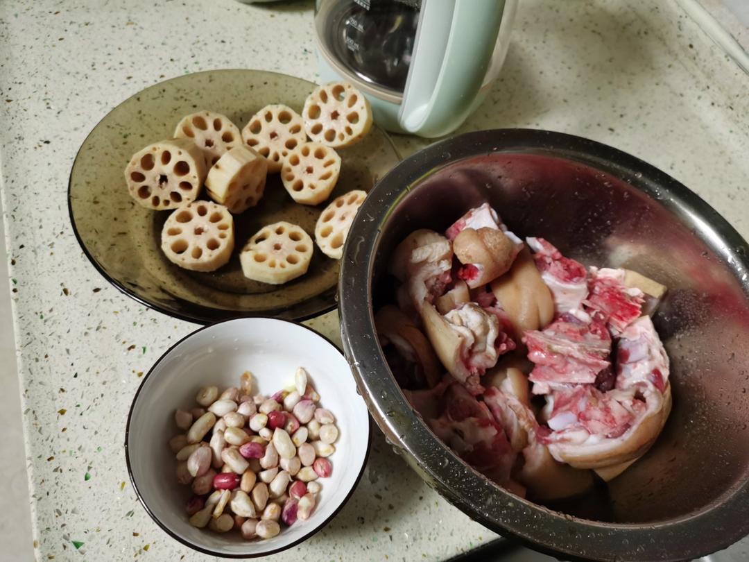 莲藕花生猪蹄汤【11月北鼎养生壶食谱】