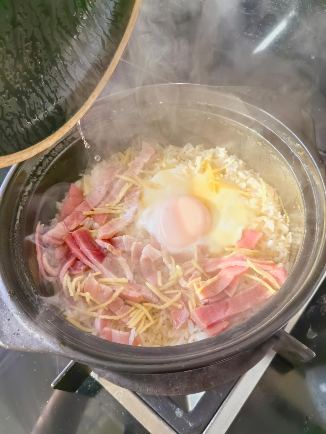 广式腊味煲仔饭