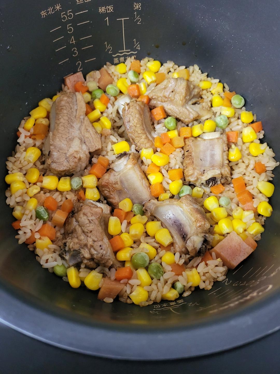 超简单的真香排骨焖饭！馋哭隔壁家小孩儿😋